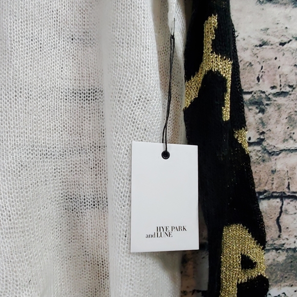 Hye Park and Lune | Venus White and Black Sweater - Picture 7 of 8